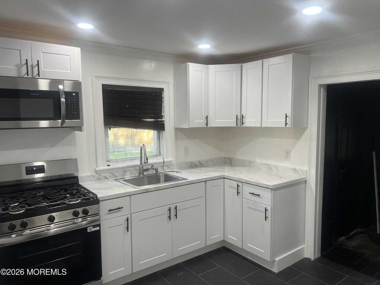 1224 Washington Ave - Photo 5 of 14
