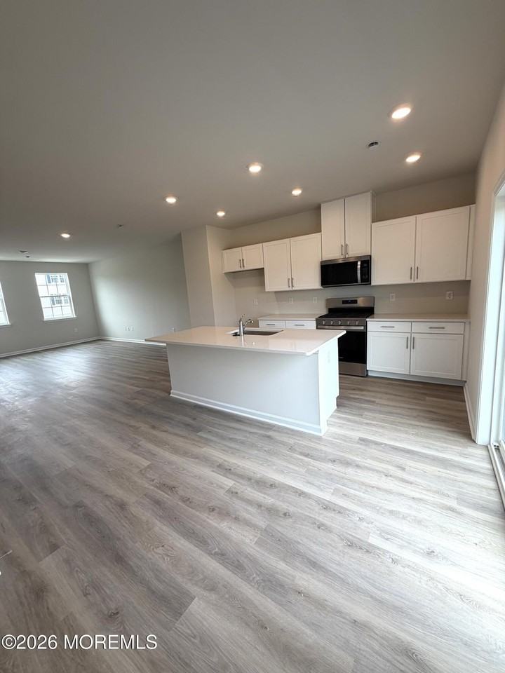 Essex Dr - Photo 2 of 16
