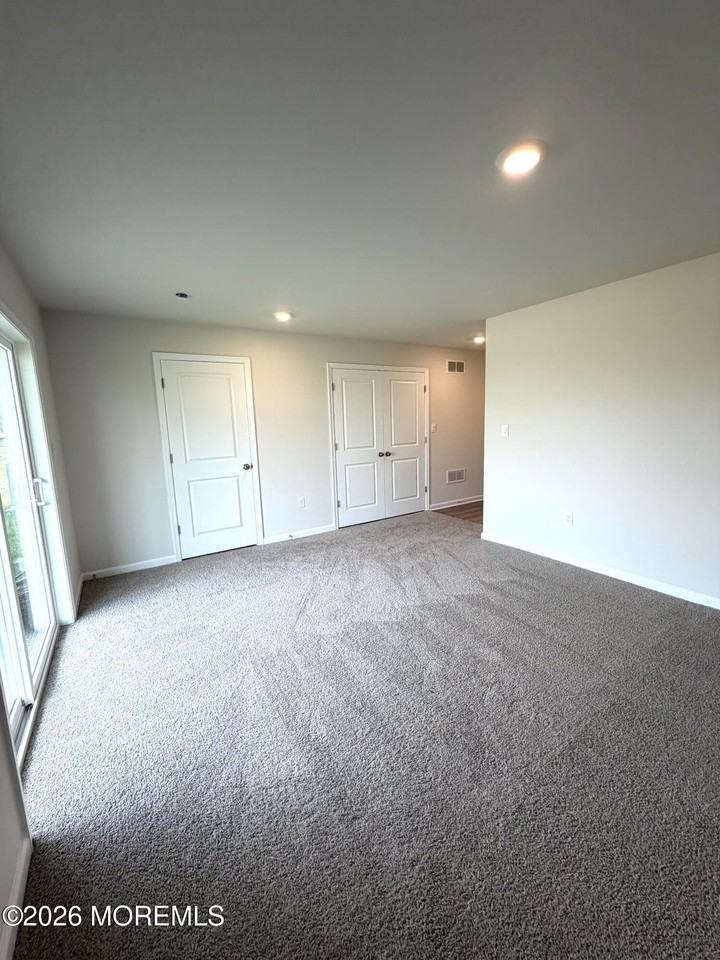Essex Dr - Photo 4 of 16