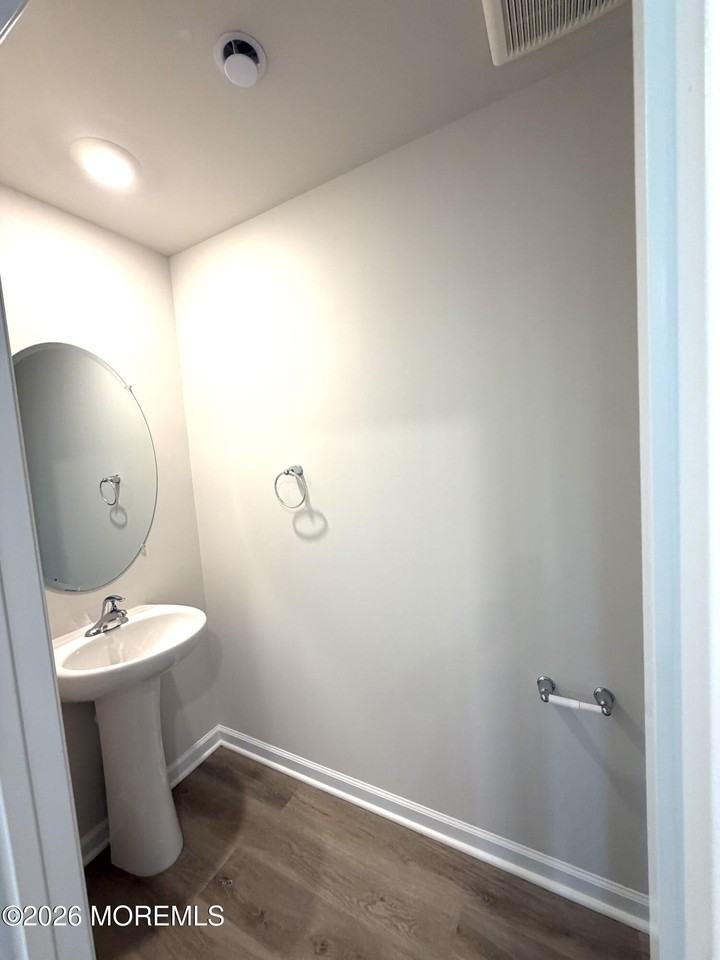 Essex Dr - Photo 5 of 16