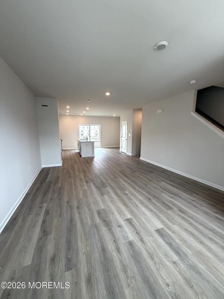 Essex Dr - Photo 7 of 16