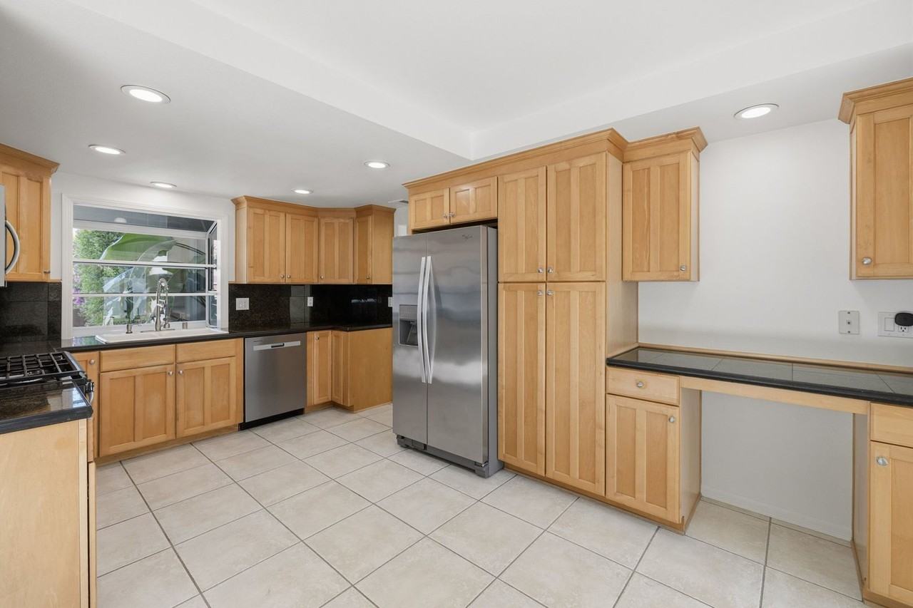 5658 Slicers Cir - Photo 3 of 39