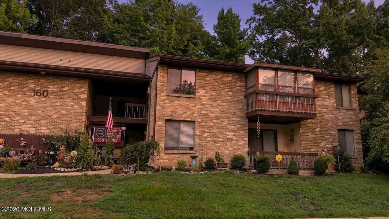 160 Cross Slope Ct #J - Photo 2 of 24