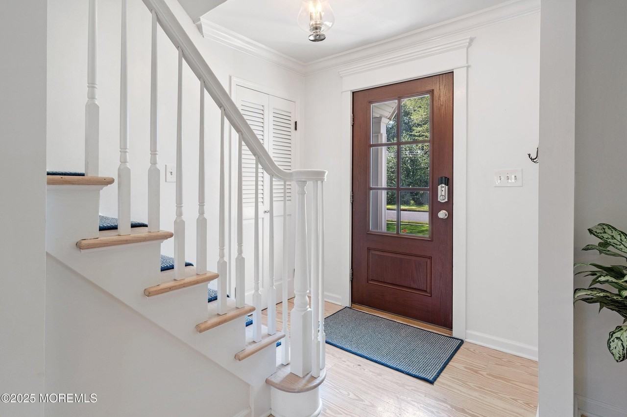 1204 Holly Pl - Photo 3 of 43