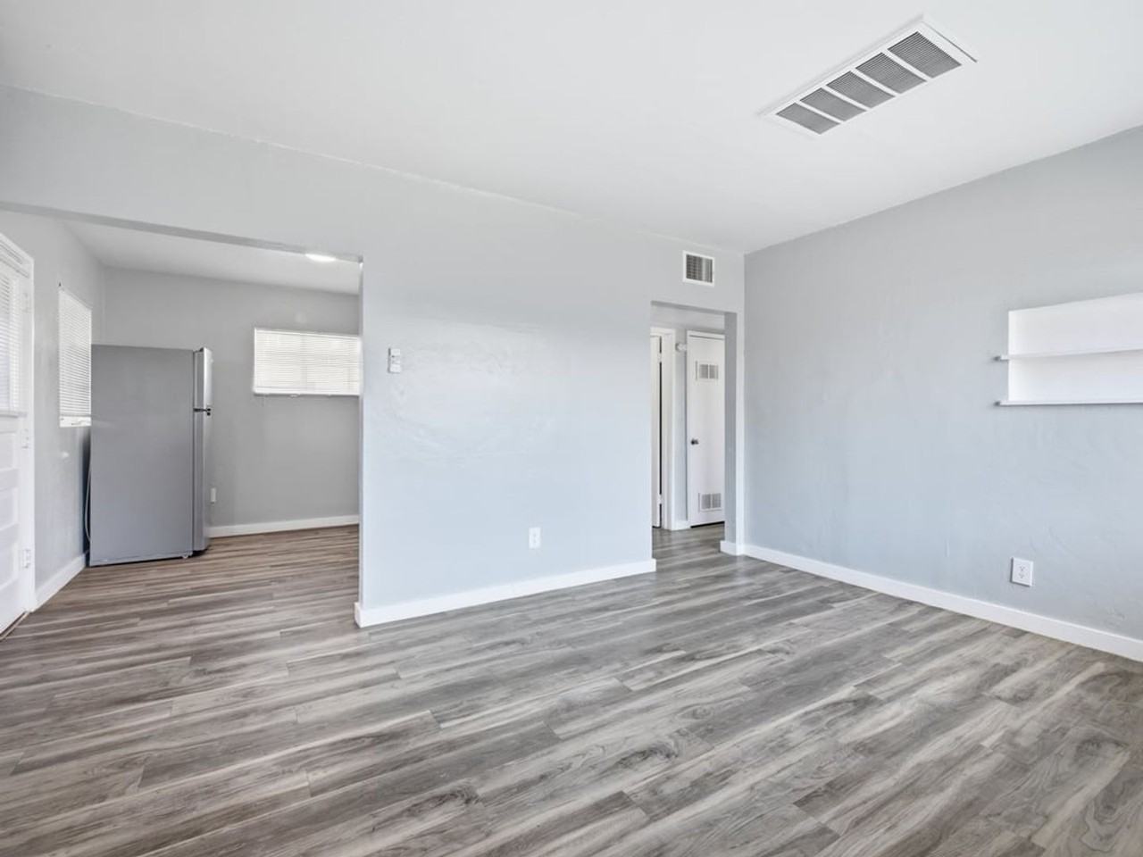 2120 N Forgeus Ave #B - Photo 3 of 20