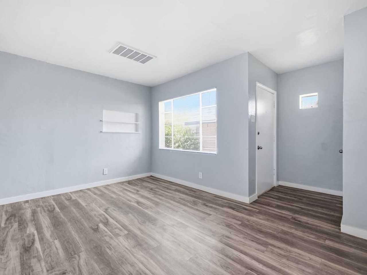 2120 N Forgeus Ave #B - Photo 4 of 20