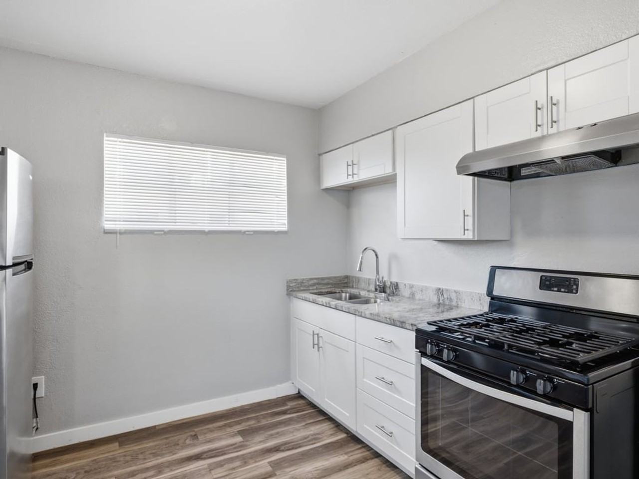 2120 N Forgeus Ave #B - Photo 7 of 20