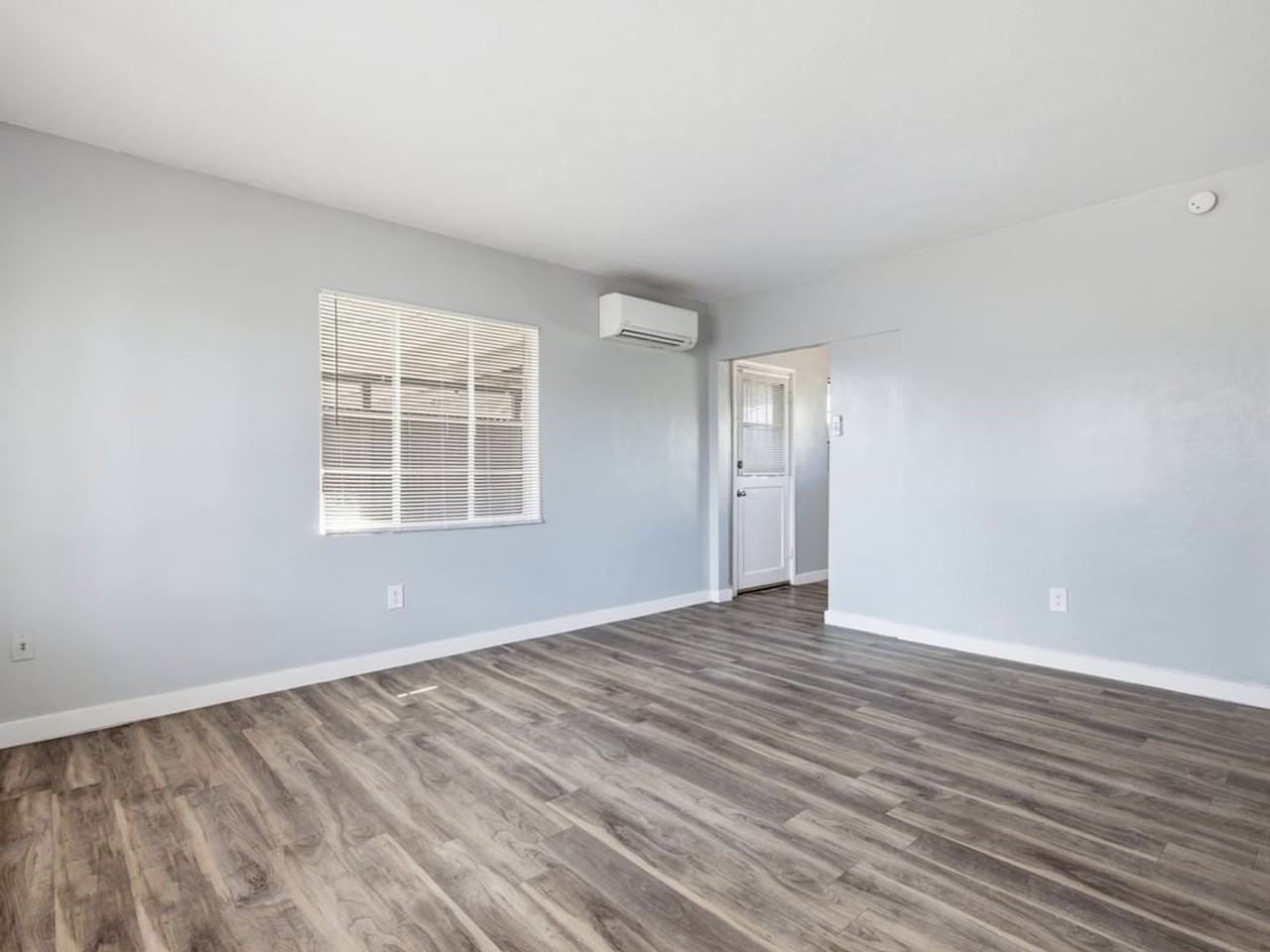 2130 N Forgeus Ave #B - Photo 3 of 19