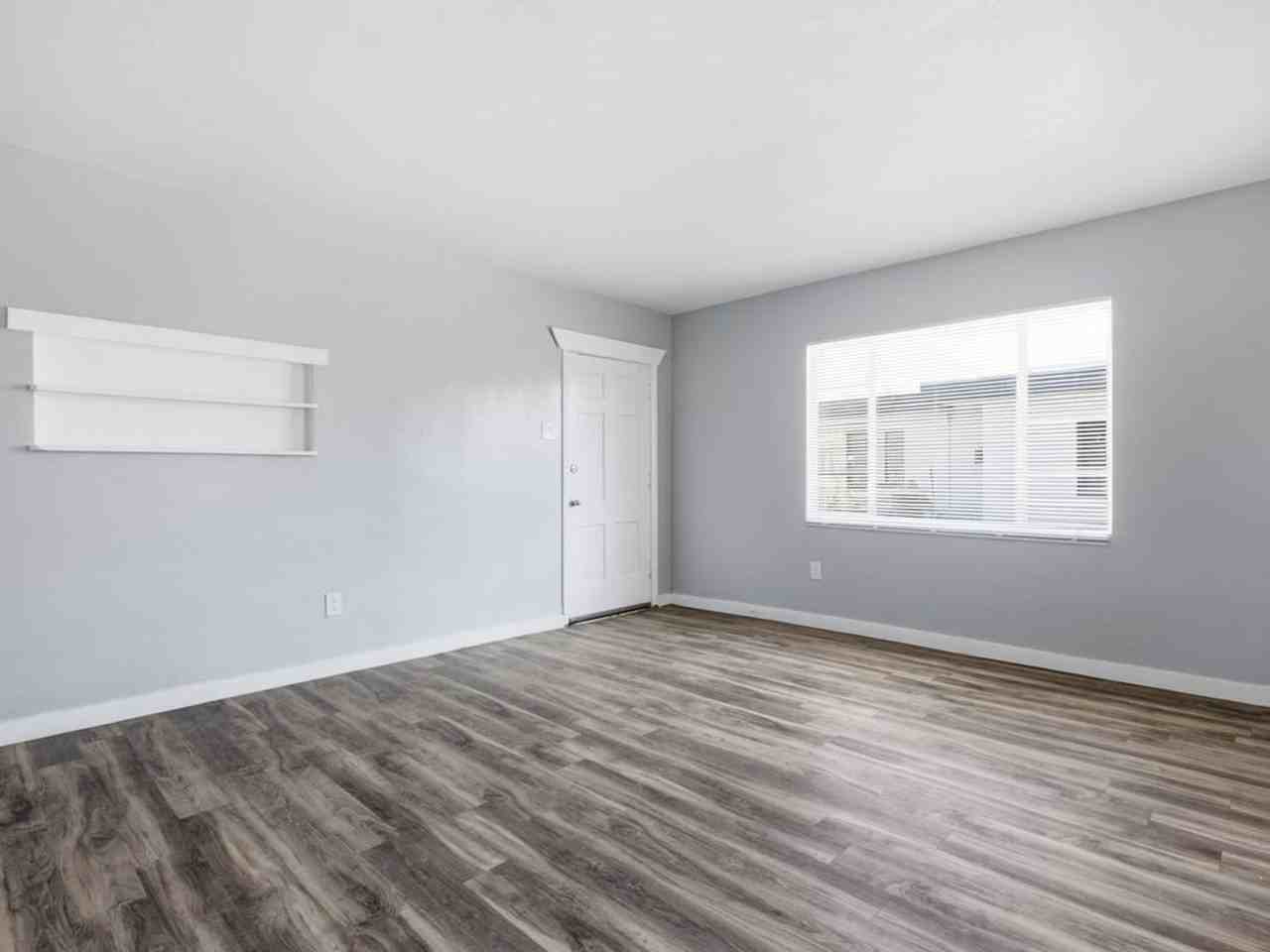 2130 N Forgeus Ave #B - Photo 5 of 19
