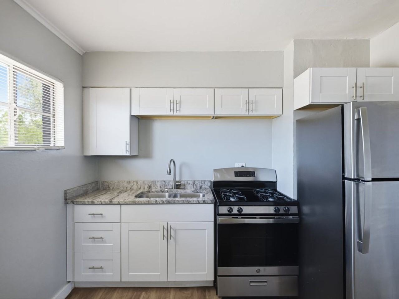 2130 N Forgeus Ave #B - Photo 7 of 19
