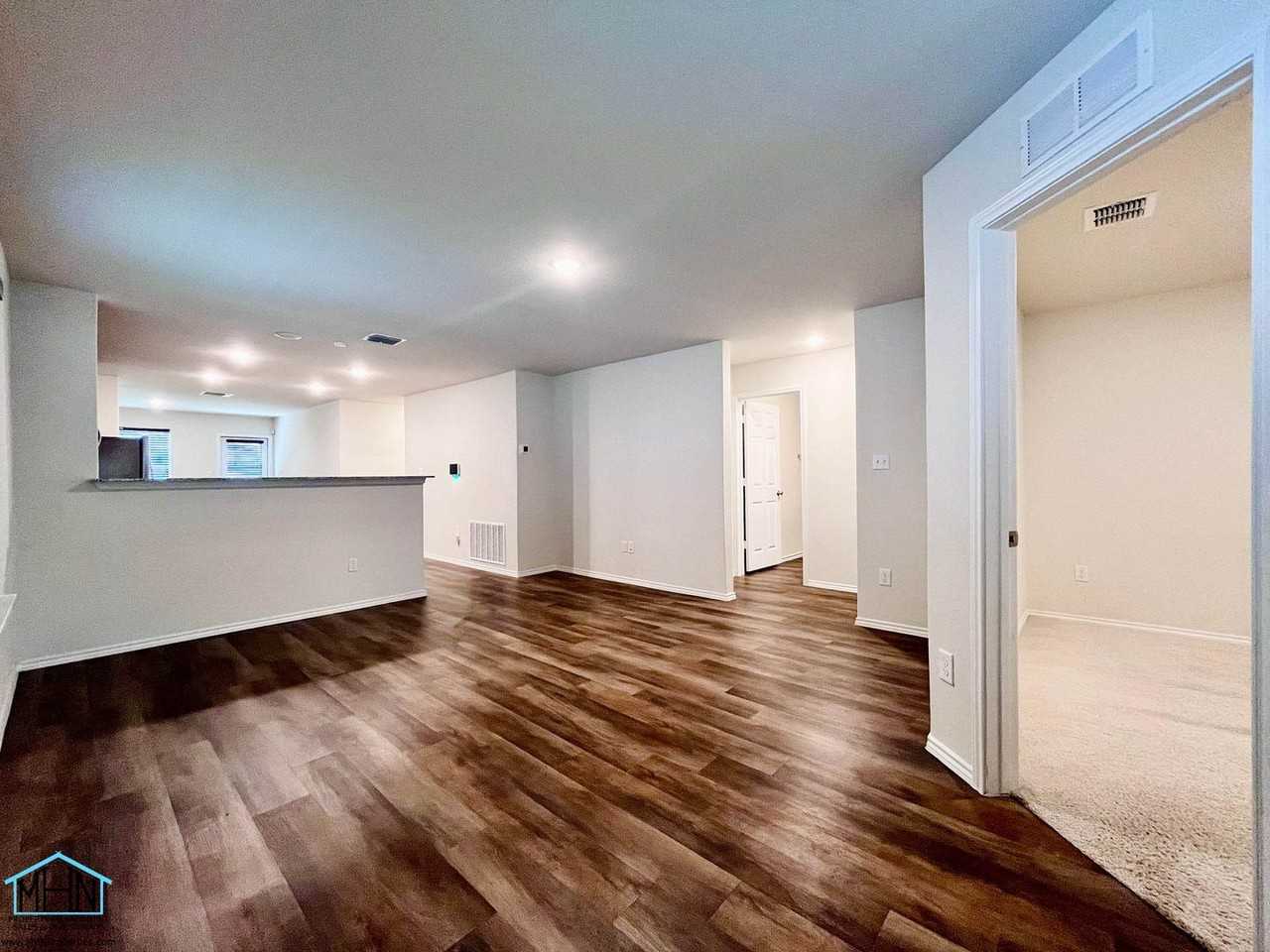 6318 Sycamore Run - Photo 4 of 23