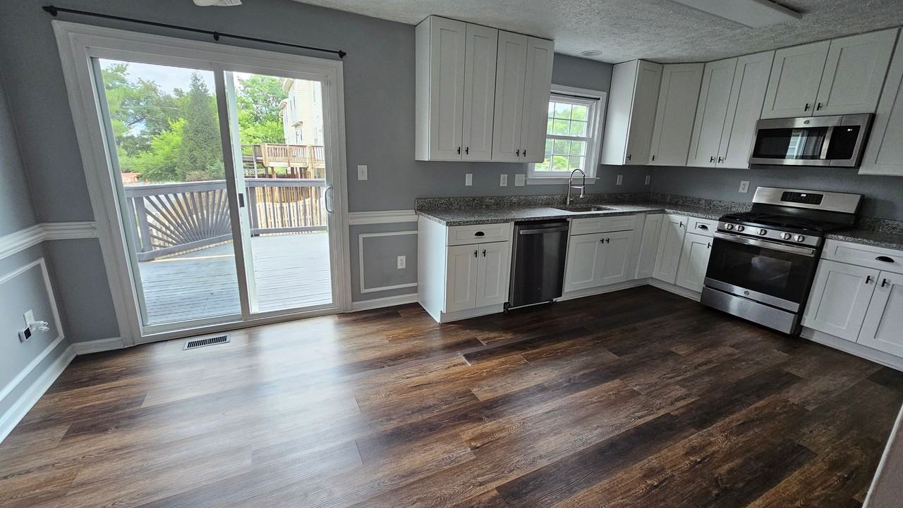 20140 Daniels Cir - Photo 6 of 34