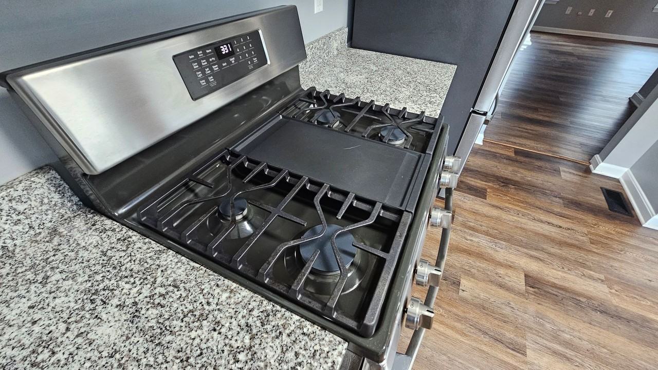 20140 Daniels Cir - Photo 7 of 34