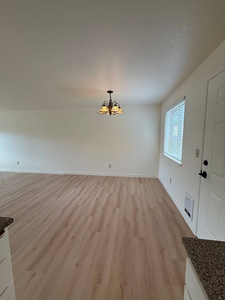 67th Ave NE 7511 - Photo 5 of 14