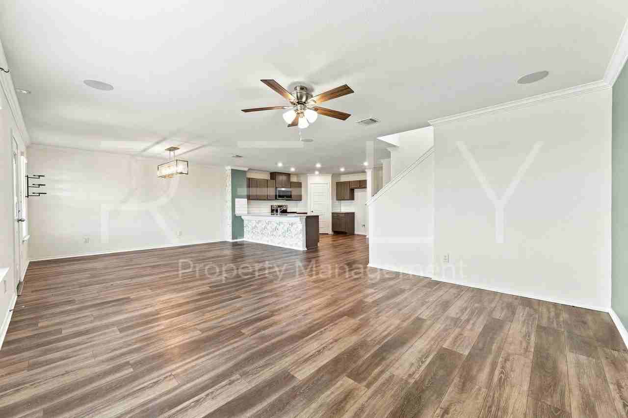 521 Colonel Mcnally Cv - Photo 7 of 43