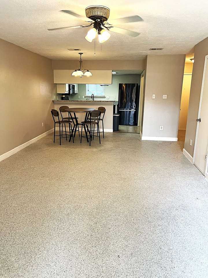 1911 Country Village Blvd #B - Photo 4 of 21