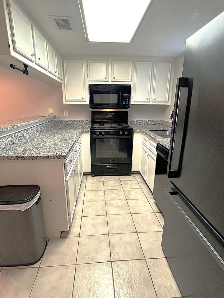 1911 Country Village Blvd #B - Photo 7 of 21