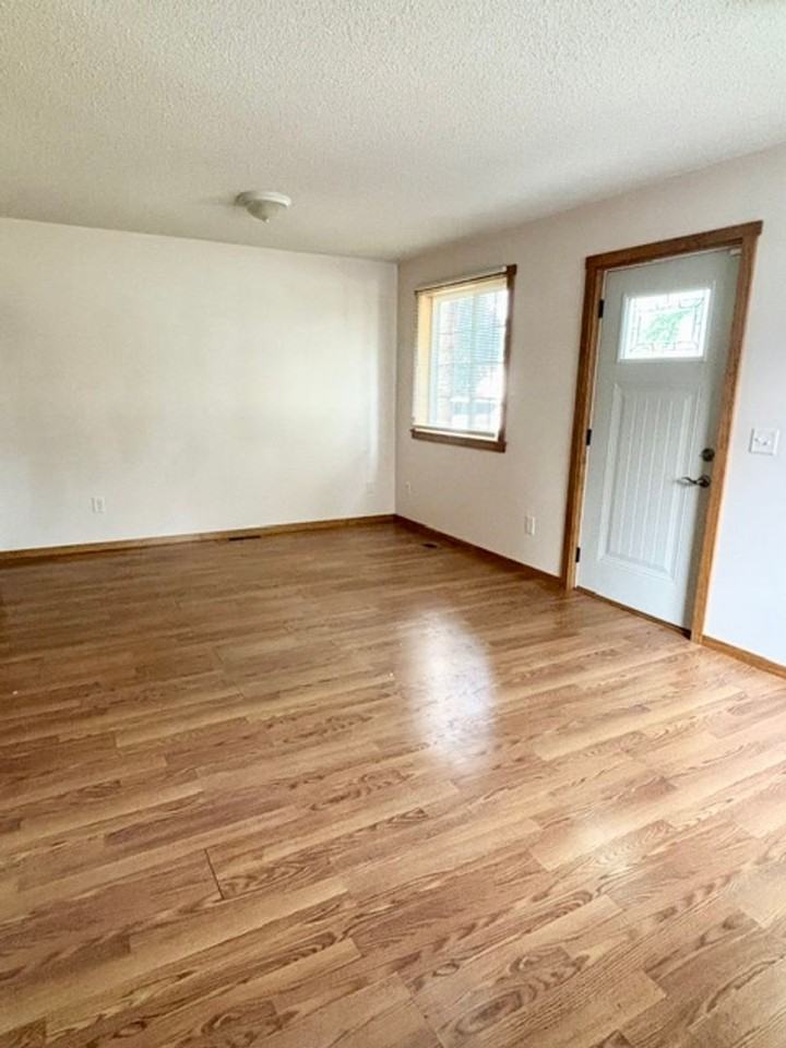 403 4th Ave Ne - Photo 2 of 15