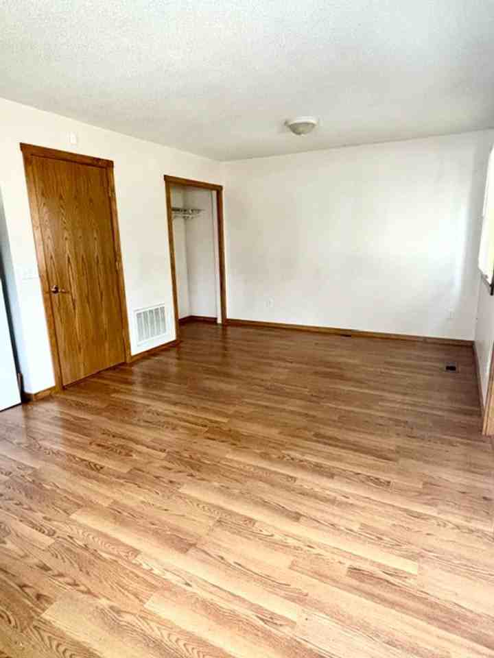 403 4th Ave Ne - Photo 3 of 15