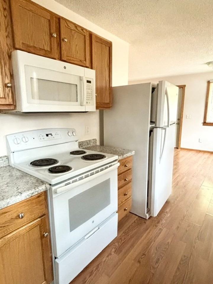 403 4th Ave Ne - Photo 5 of 15