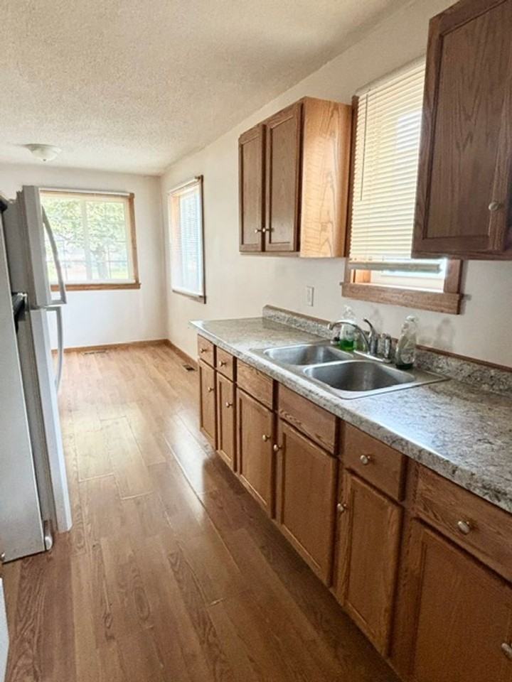 403 4th Ave Ne - Photo 6 of 15