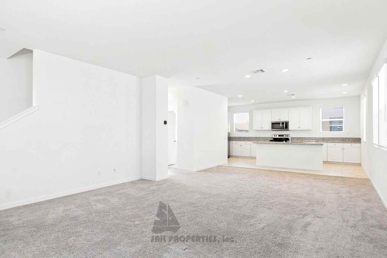 10910 Portsmouth St - Photo 2 of 19