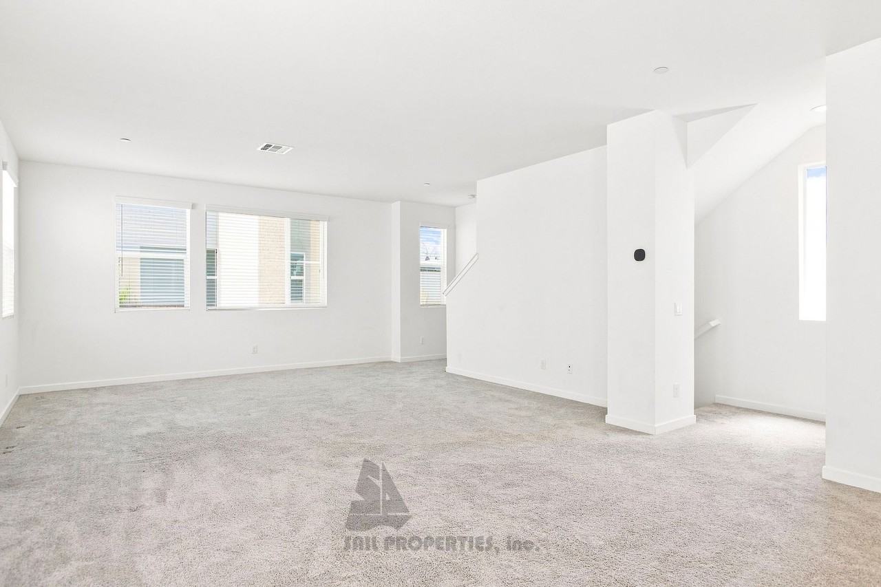 10910 Portsmouth St - Photo 3 of 19