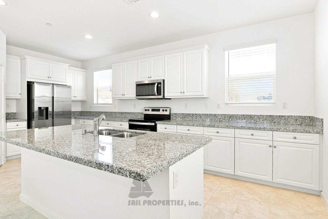 10910 Portsmouth St - Photo 4 of 19