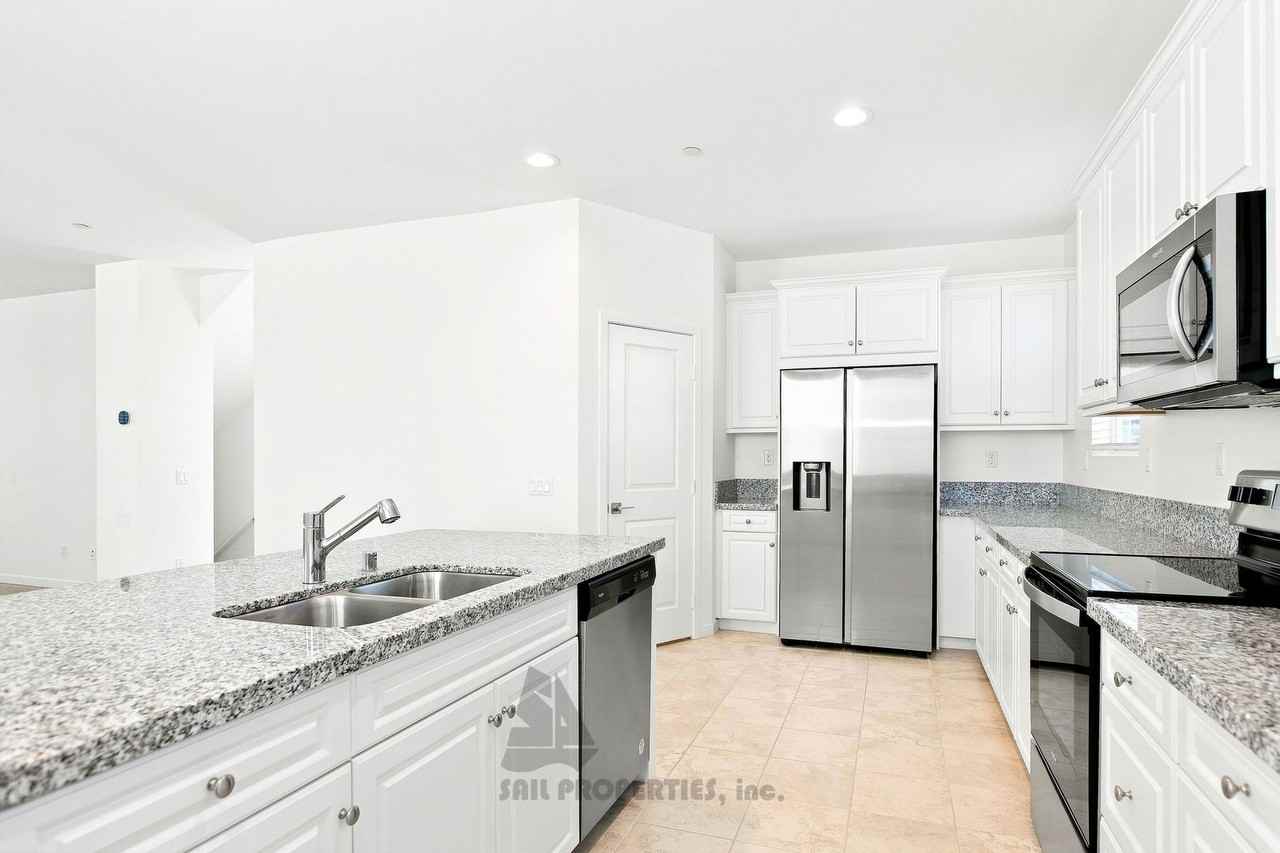10910 Portsmouth St - Photo 6 of 19