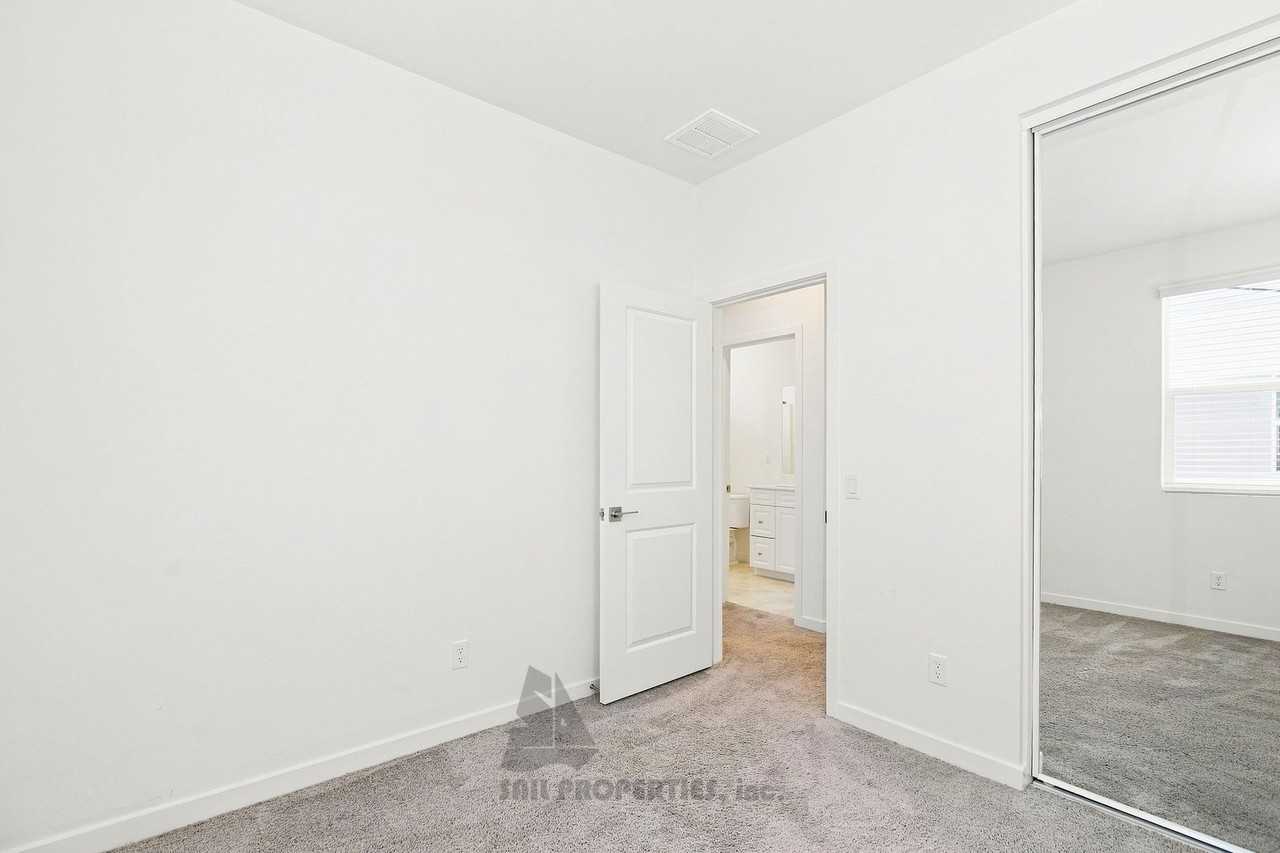 10910 Portsmouth St - Photo 7 of 19