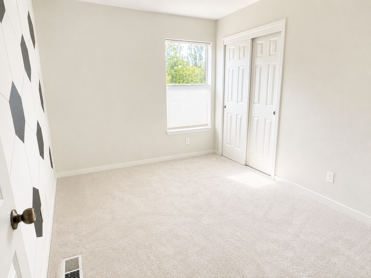 3305 S Juneau St - Photo 7 of 8