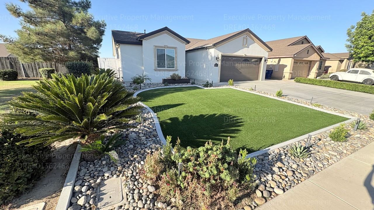8905 Cadbury Dr - Photo 3 of 50