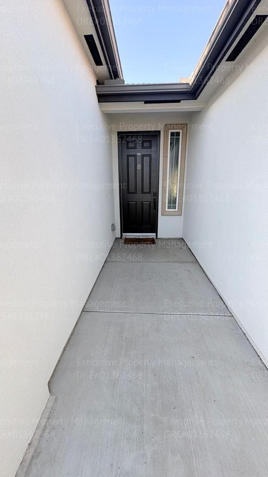 8905 Cadbury Dr - Photo 4 of 50