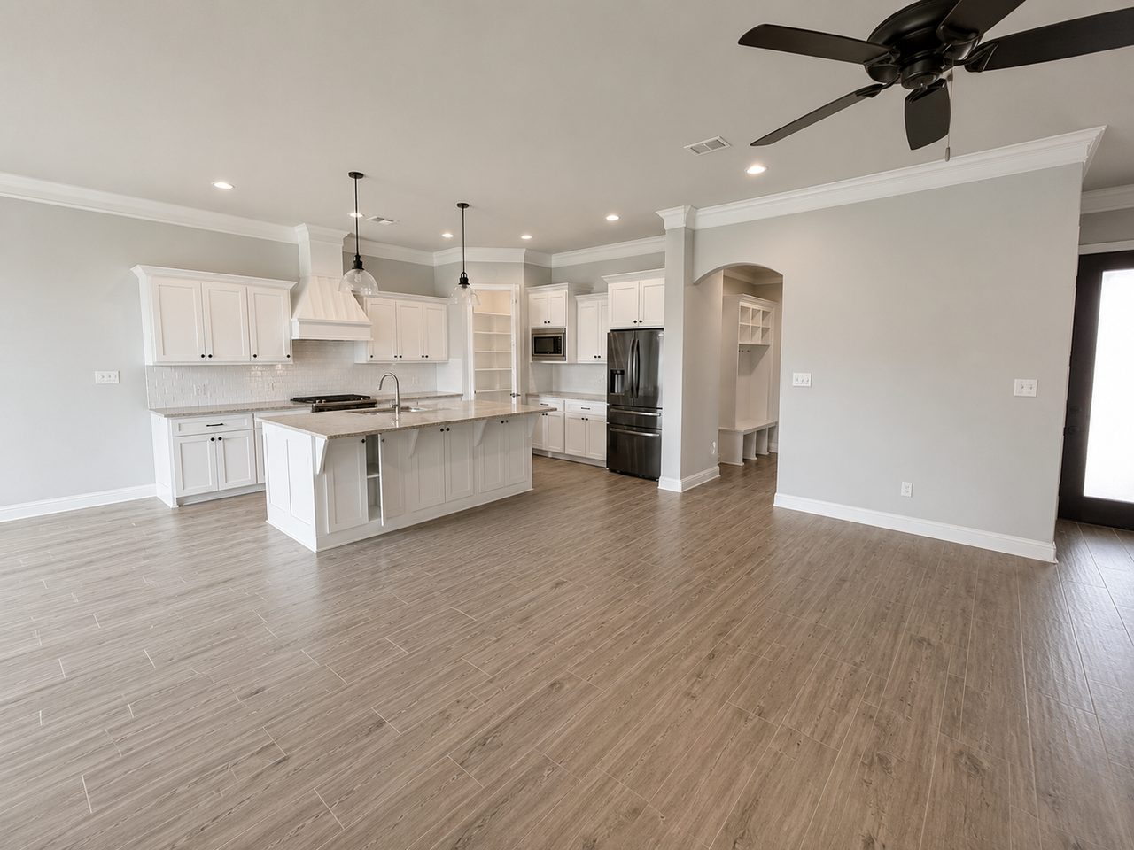 904 Chisolm Trl - Photo 3 of 16