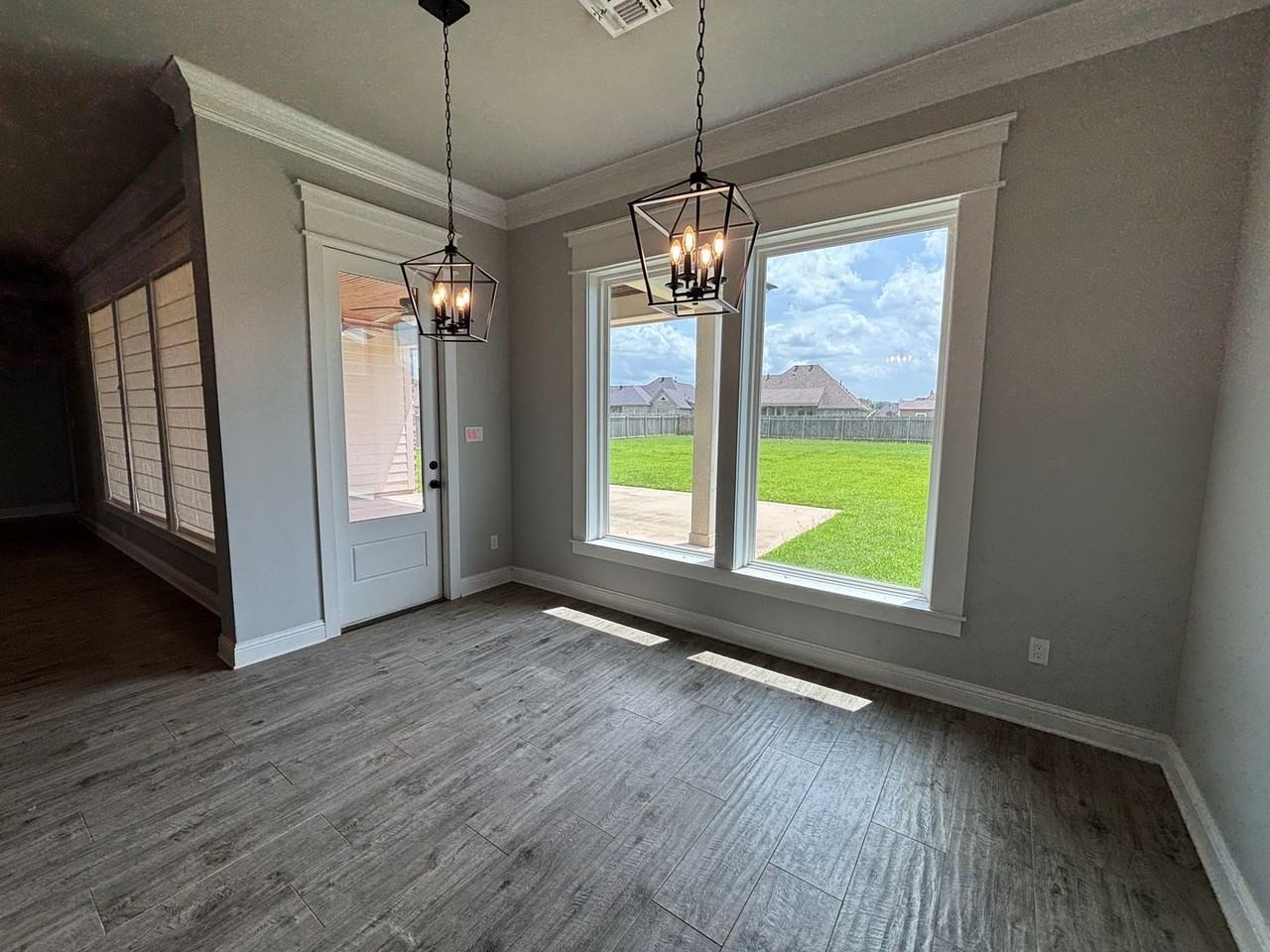 904 Chisolm Trl - Photo 5 of 16