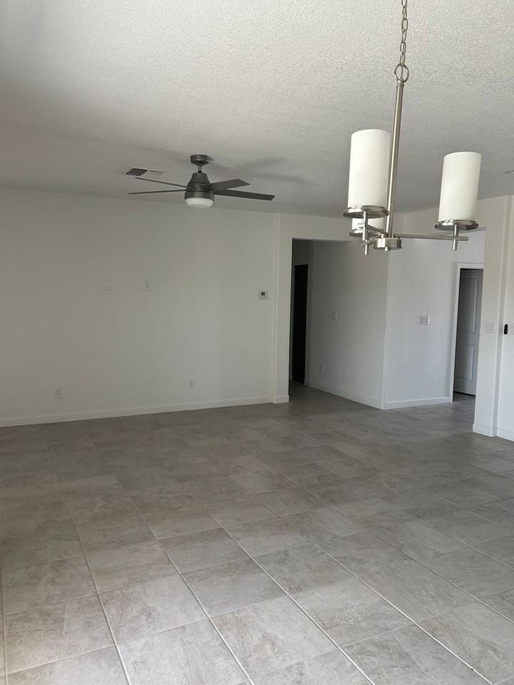 3527 S Ostrich Dr - Photo 2 of 12