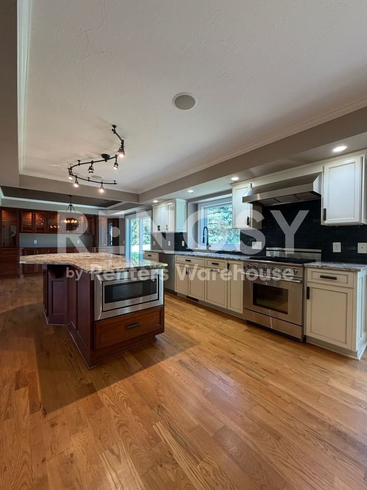 14525 Glendale Ave Se - Photo 3 of 28