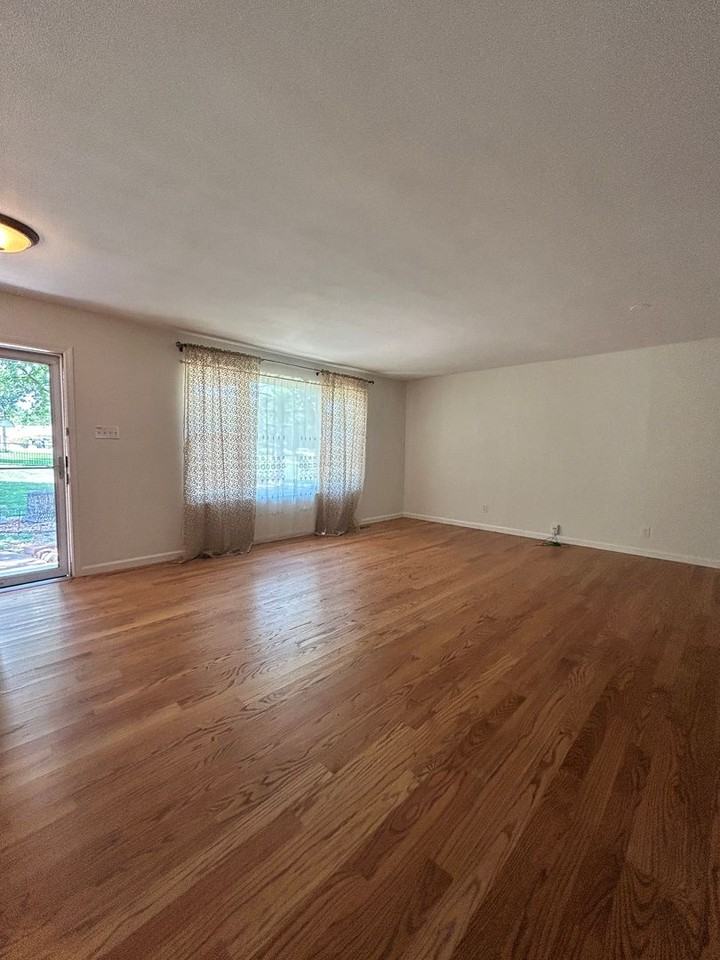 5916 Wells Rd - Photo 3 of 24