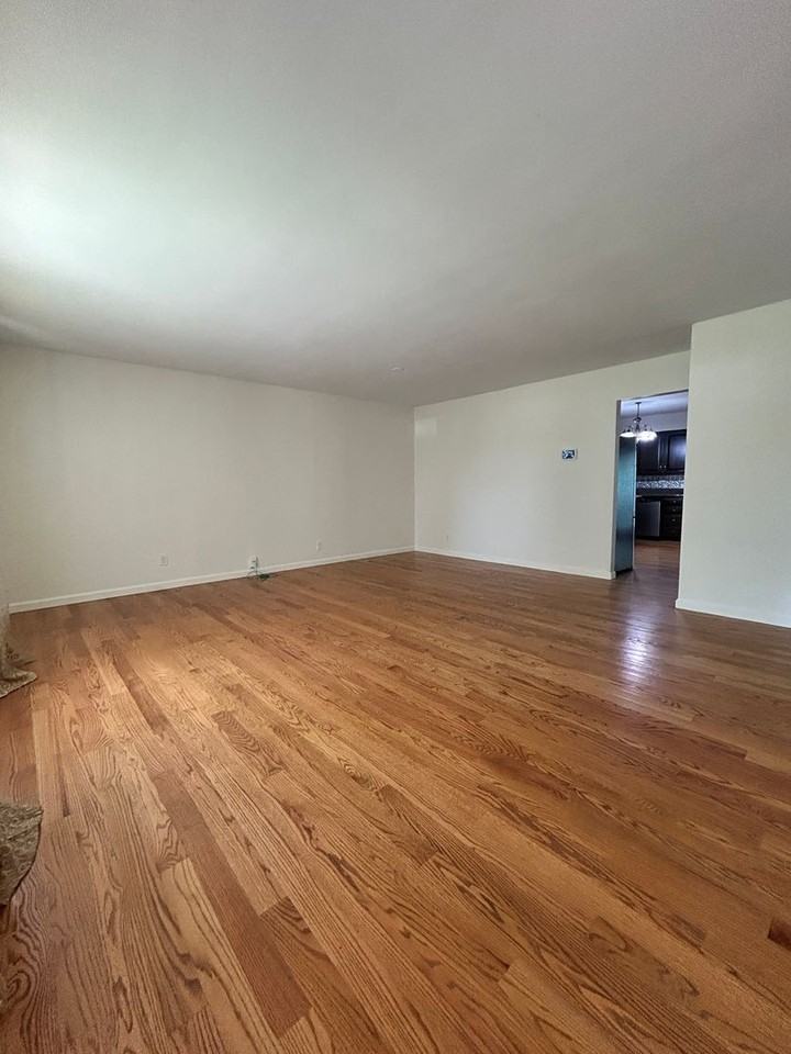 5916 Wells Rd - Photo 4 of 24