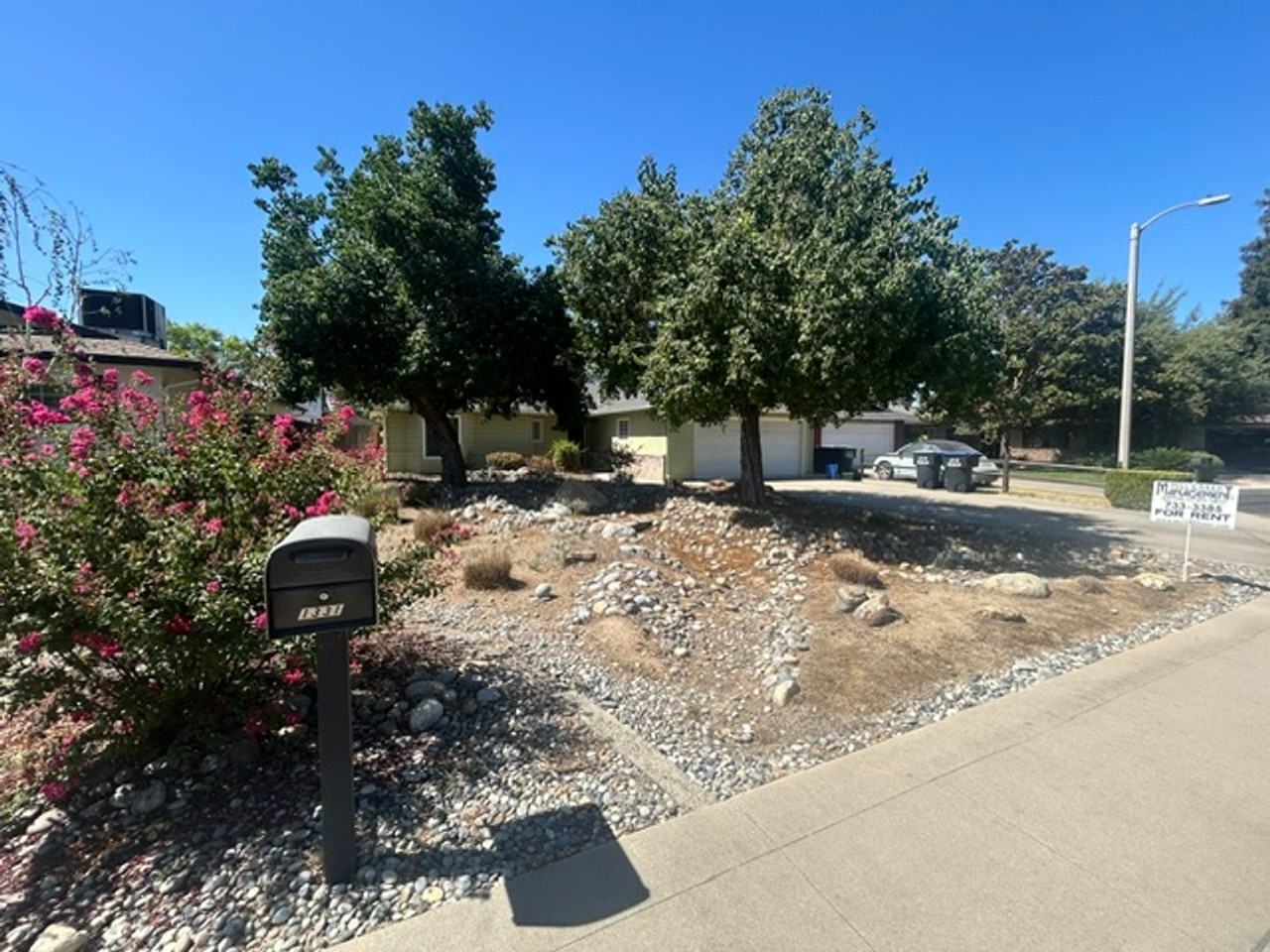 1331 W Mary Ct - Photo 3 of 23