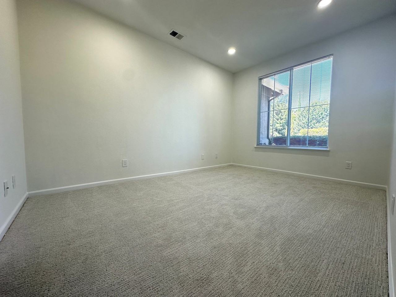 2608 St Andrews Dr - Photo 5 of 36
