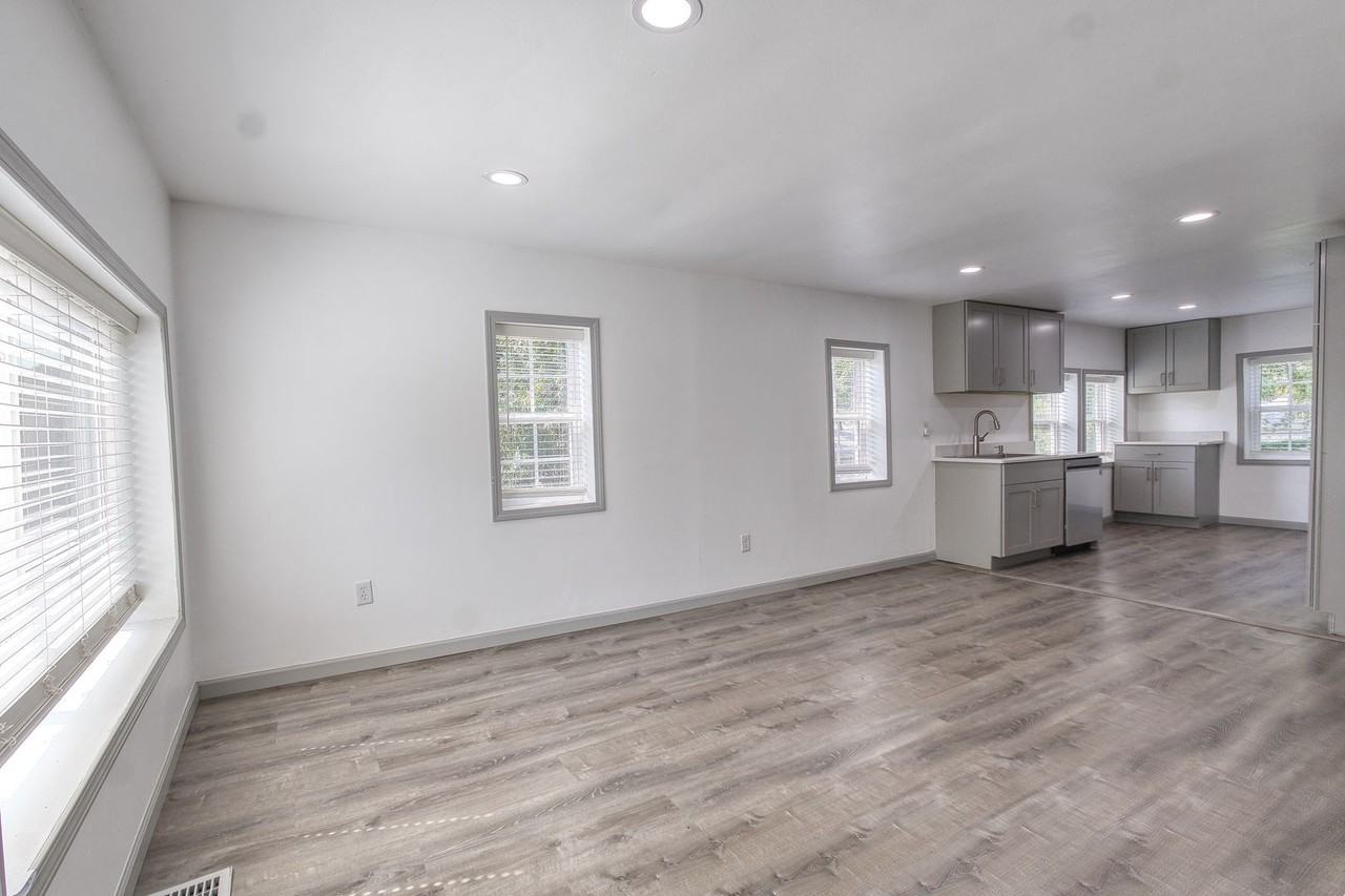 3494 Ludlow Ave - Photo 5 of 31