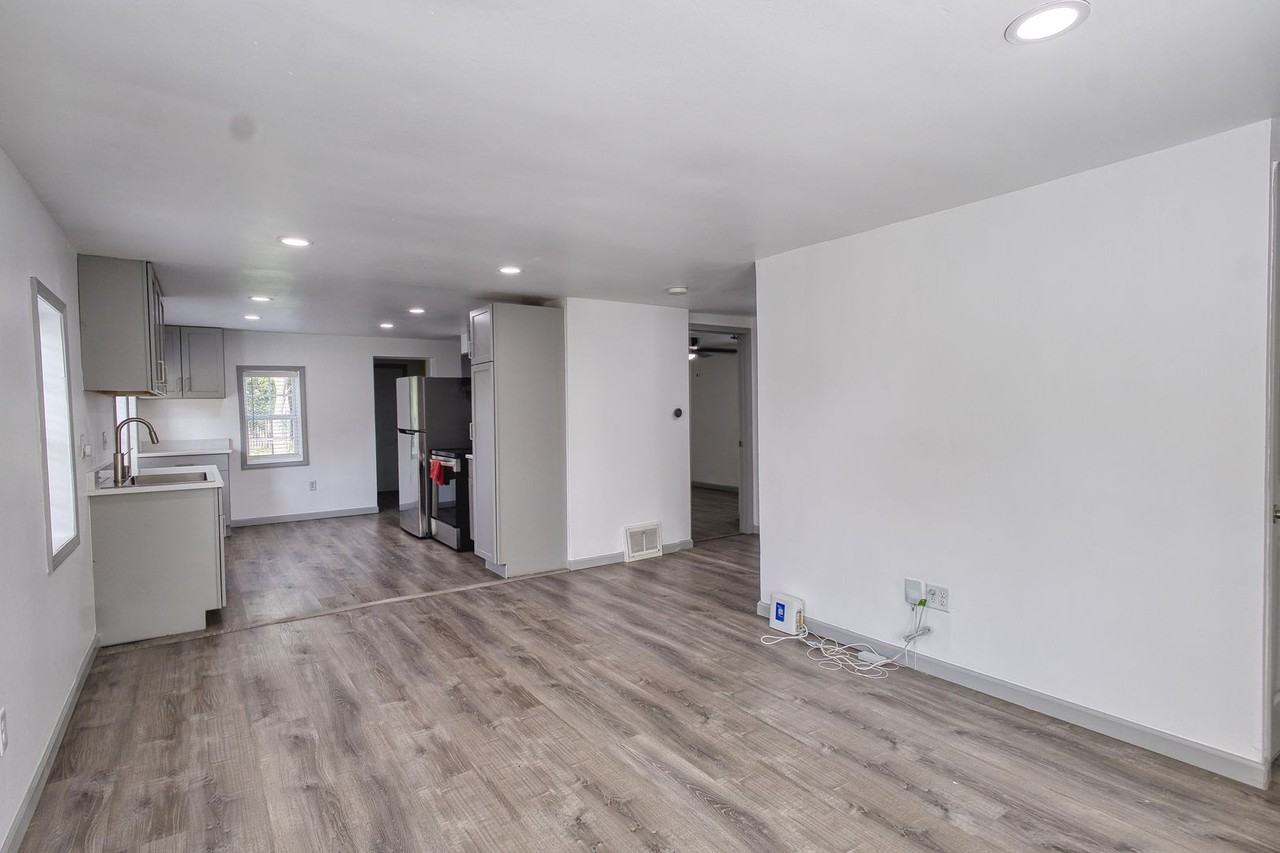3494 Ludlow Ave - Photo 6 of 31