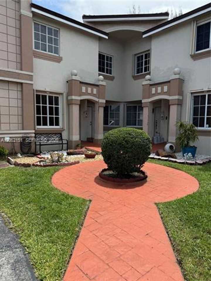 8360 8360 NW 10th St th 9C - Photo 2 of 15