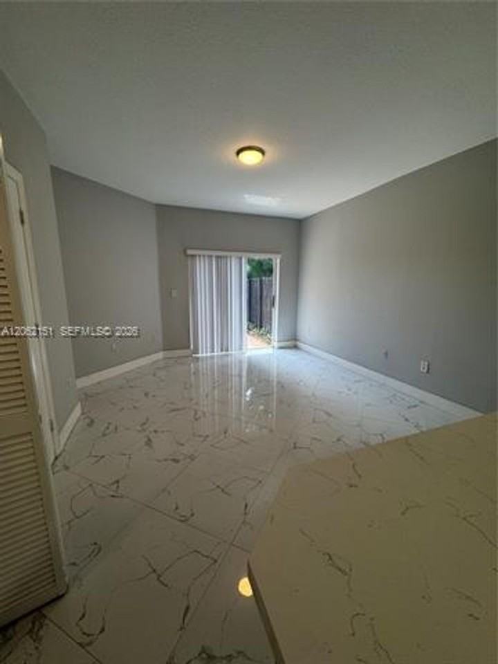 8360 8360 NW 10th St th 9C - Photo 4 of 15