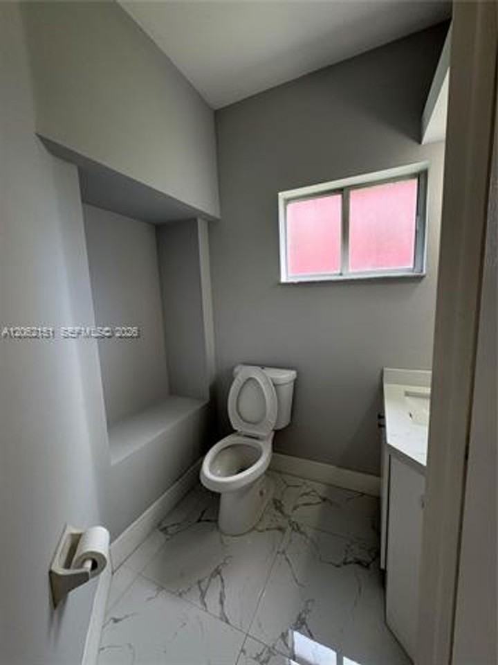 8360 8360 NW 10th St th 9C - Photo 7 of 15