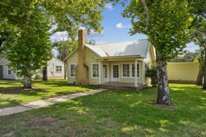 featured image of 207 S Porter St