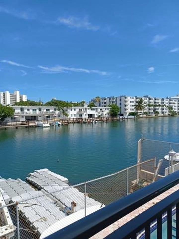 8001 Crespi Blvd #2C - Photo 3 of 21