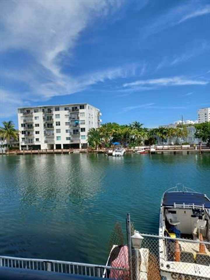 8001 Crespi Blvd #2C - Photo 4 of 21