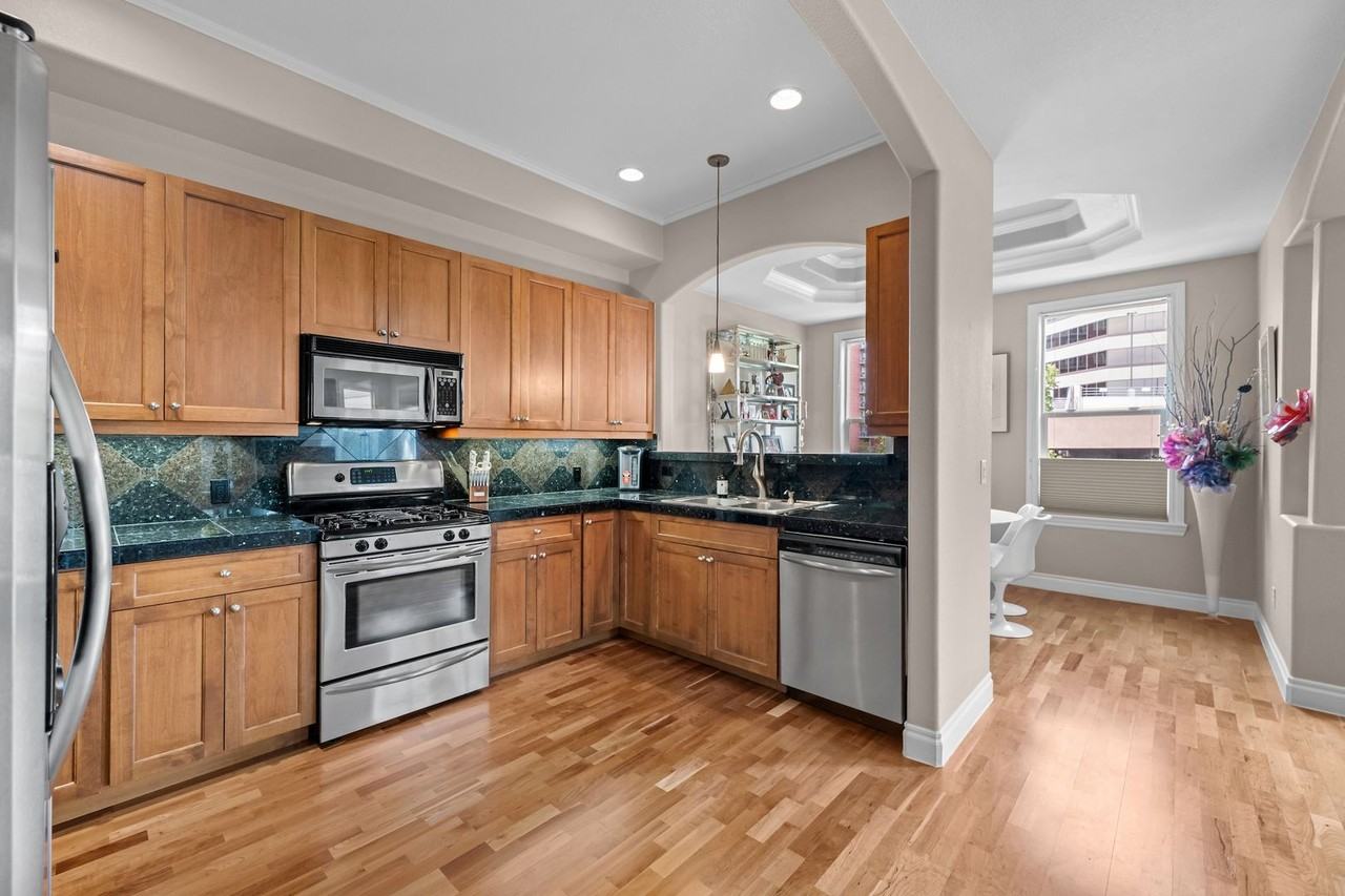 40 Madison St #303 - Photo 4 of 29
